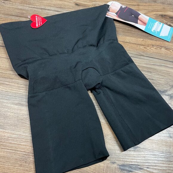 Assets by SPANX Shaping Short Size Medium - Picture 2 of 3